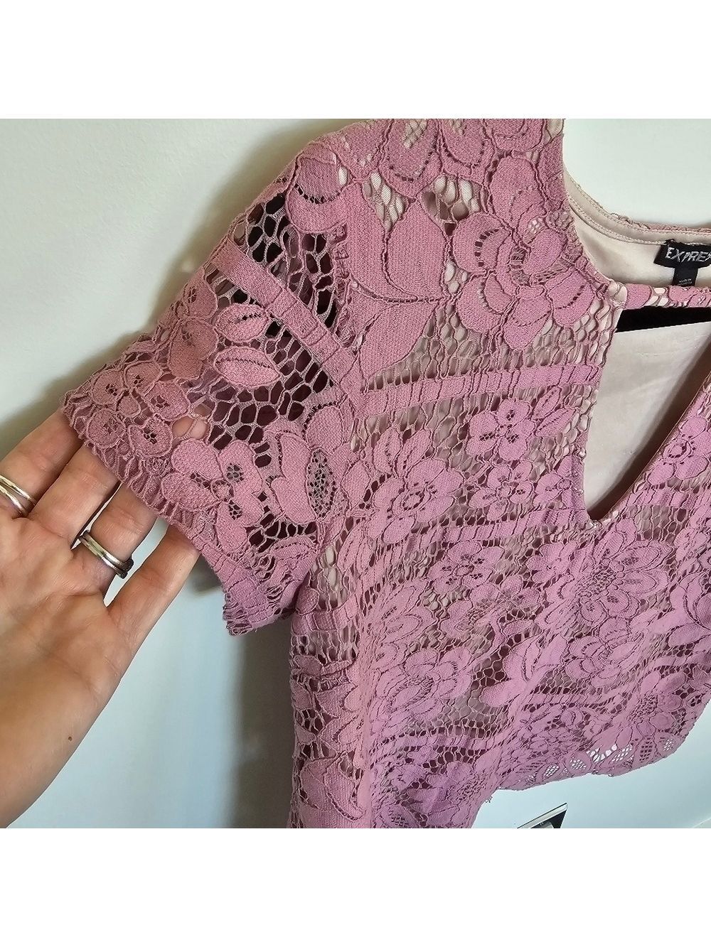 Express Mauve Purple Lace Overlay Peekaboo Neckline Short Sleeve Top - Picture 4 of 9
